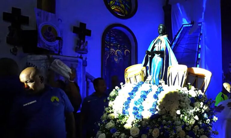 San Benito regresa a su altar tras multitudinaria procesión hacia Ambrosio