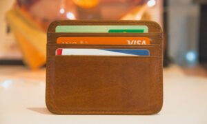 Ventajas de elegir una tarjeta sin anualidad para tus finanzas personales 
