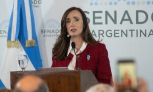 Vicepresidenta argentina: “Jamás habría autorizado a un gendarme a ir a Venezuela”