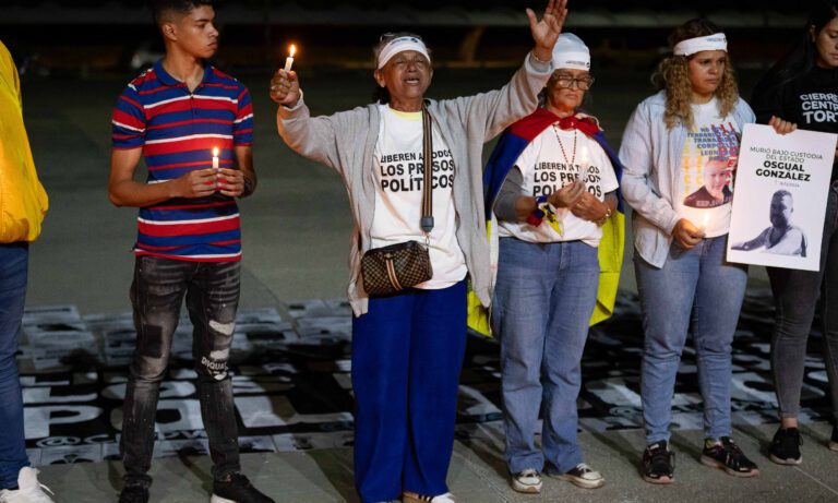 Familias realizan una vigilia de oración por los presos políticos fallecidos