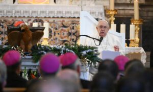 El Papa pide a sacerdotes “no torturar a la gente en el confesionario”