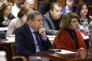 González Urrutia tiende la mano a una transición “ordenada y concertada”