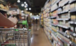Canasta alimentaria familiar calculada por Cendas alcanza los $493,28 en noviembre