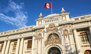 Congreso de Perú pide garantías para la juramentación de González Urrutia