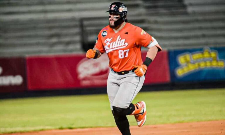Cardenales vence 15-6 a las Águilas con rally en la séptima