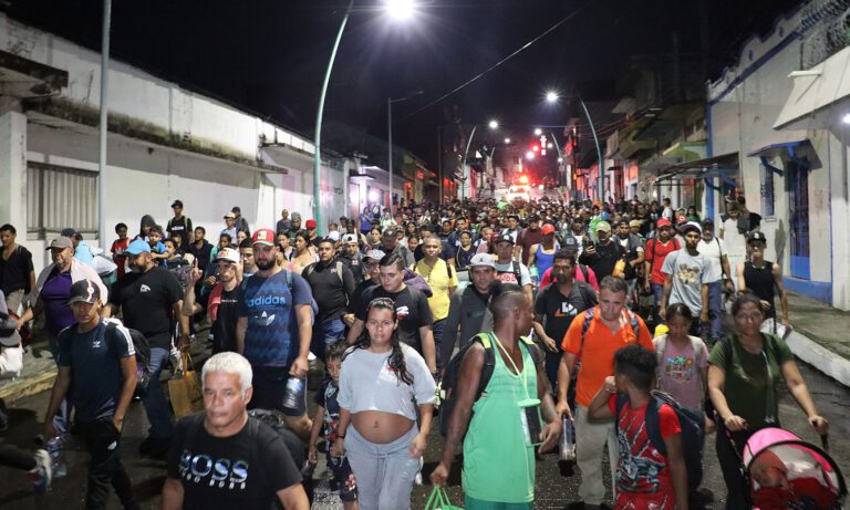 Caravana migrante sale hacia EE. UU. a una semana del regreso de Trump