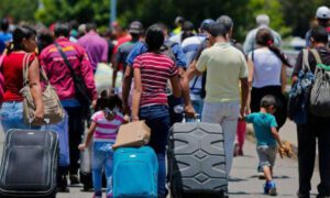 Prevén aumento del éxodo venezolano hacia Colombia tras investidura de Maduro