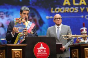 Maduro activa comisión para la reforma constitucional que presidirá Saab