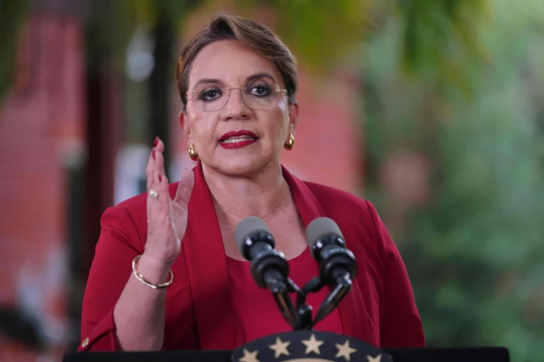 La presidenta de Honduras no asistirá a la investidura de Nicolás Maduro