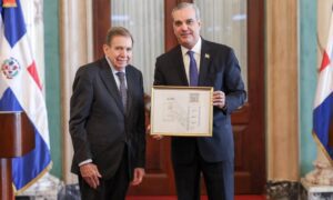 Abinader expresa su apoyo a González Urrutia y le dice que “su lucha es nuestra lucha”