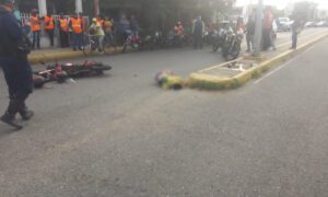 Choque entre moto y camioneta en Ciudad Ojeda deja un muerto y un herido