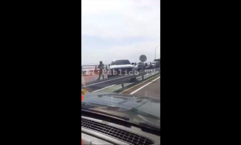Choque entre 2 vehículos genera cola en el sentido COL del Puente