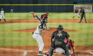Cardenales derrota a Águilas y asegura inicio de la final de la LVBP en Barquisimeto