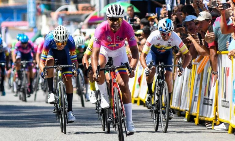 Arlex Méndez gana la tercera etapa de la Vuelta al Táchira