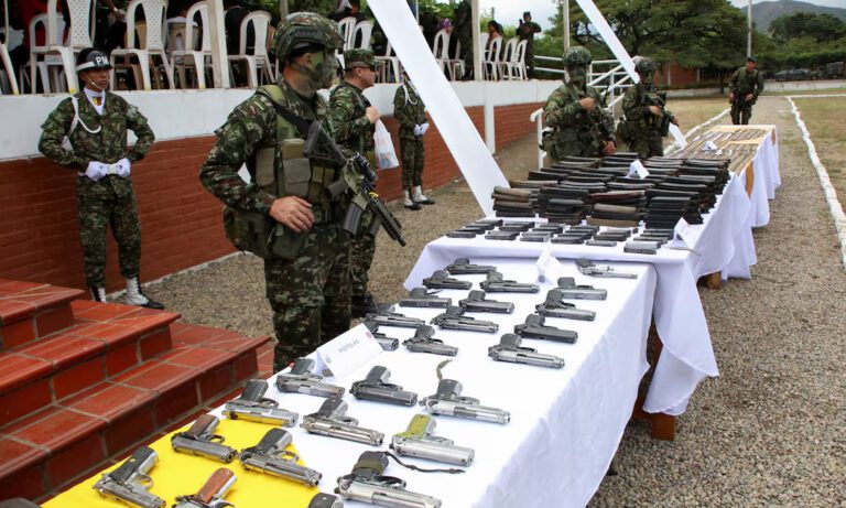 Encuentran armas de la Fanb a guerrilleros de la Farc en Colombia