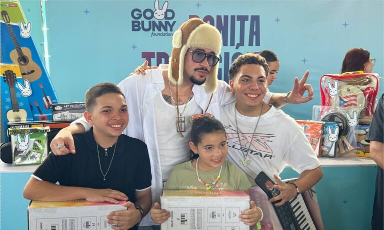 Bad Bunny entrega piezas musicales, deportivas y de arte para que niños logren sus sueños