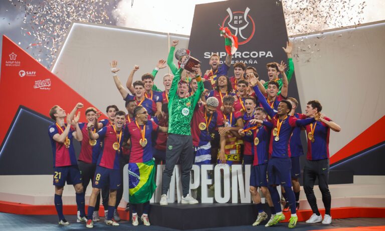 Barcelona humilla al Real Madrid y conquista la Supercopa de España