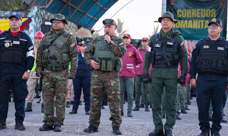 Cabello supervisa maniobras militares y garantiza apoyo a desplazados en el Zulia