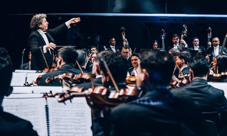 Ovacionan a Gustavo Dudamel y la Orquesta Sinfónica Simón Bolívar en París