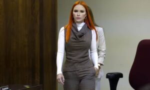 Orden de arresto contra esposa de Daddy Yankee queda sin efecto tras entregar información