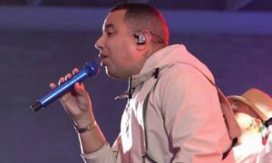 Critican a Felipe Peláez tras cantarle a Maduro en concierto de fin de año