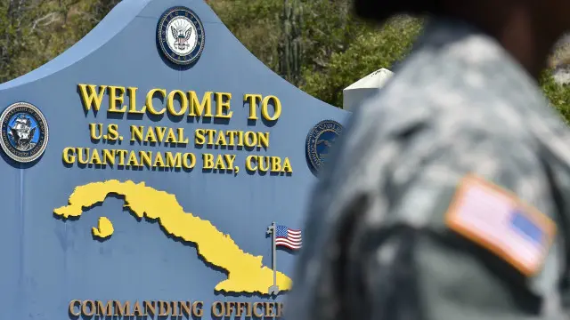 Trump evalúa usar la base de Guantánamo para retener a migrantes indocumentados