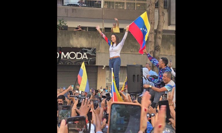 María Corina Machado reaparece en una protesta en Caracas tras 133 días de clandestinidad