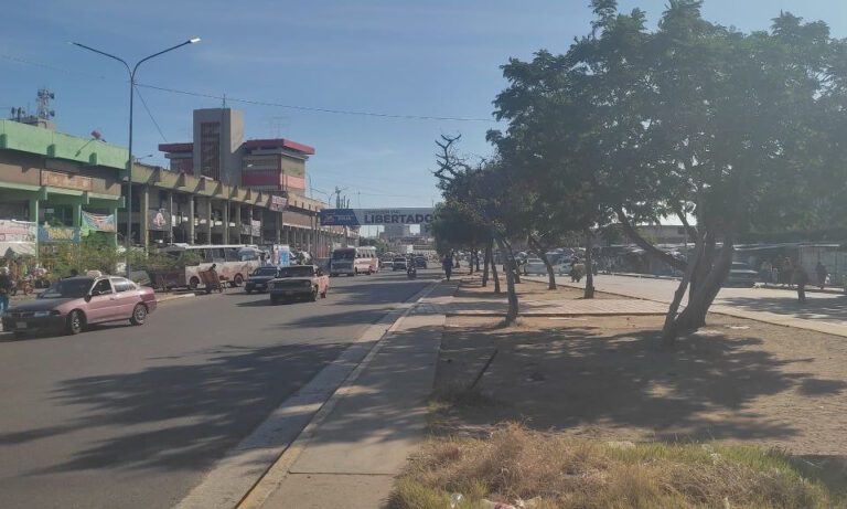 Maracaibo amanece con poca afluencia de vehículos y personas en las calles