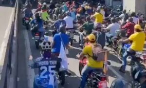El chavismo marcha en Caracas en apoyo a Nicolás Maduro
