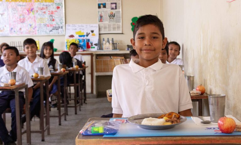 Gobernador aumenta cobertura del Programa de Alimentación Escolar