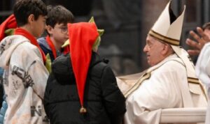 El papa Francisco en misa de Reyes Magos pide acabar con marginación o rechazo de personas