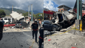 Colisión múltiple en Caracas deja al menos 4 fallecidos y 7 heridos