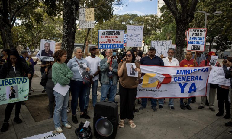 Familias de presos políticos piden cierre de procesos mediante ley de amnistía