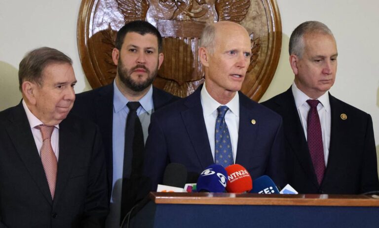 Rick Scott presenta propuesta para elevar a $100 millones recompensa por Maduro