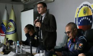 Juan Carlos Monedero imparte taller sobre derechos humanos en El Helicoide