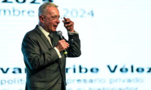 Uribe acusa a “la tiranía de Venezuela” de ordenar al ELN “hacer las masacres del Catatumbo”
