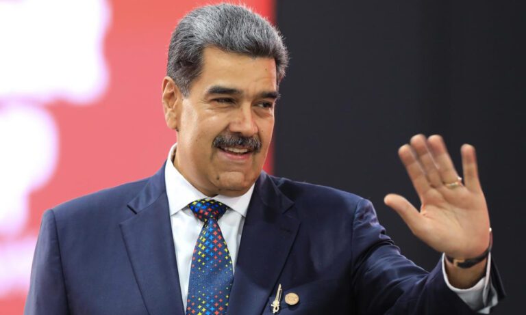 Maduro insiste en una reforma constitucional para “democratizar” al Estado y la sociedad