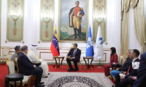 Maduro se reúne con delegaciones de Europa, Asia y líderes energéticos