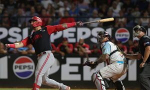 Cardenales acaricia el título tras victoria 12-9 contra Bravos