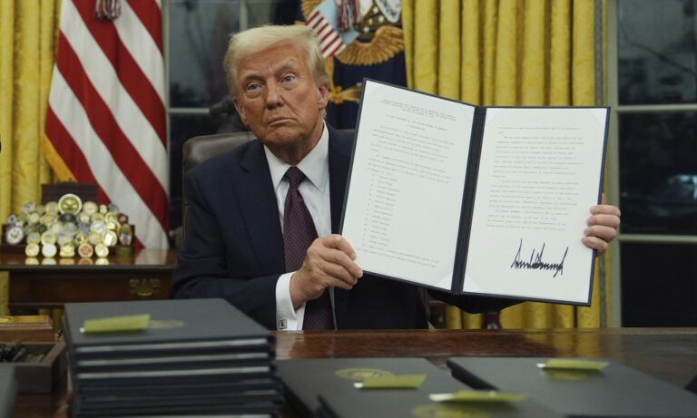 Trump ordena recluir a mujeres transgénero en prisiones para hombres