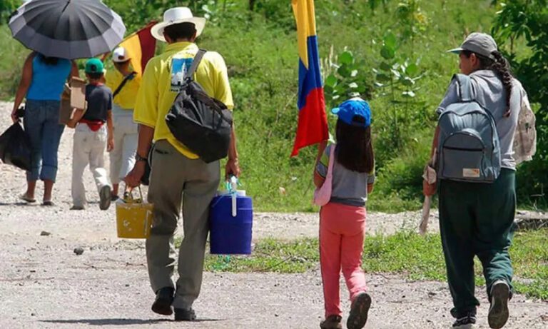 Activan operativo en municipios de Zulia y Táchira para atender a desplazados por conflicto en Colombia