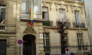 Francia impone a Venezuela una reducción de su personal diplomático en París