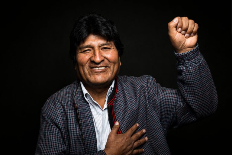 Evo Morales anuncia su candidatura presidencial