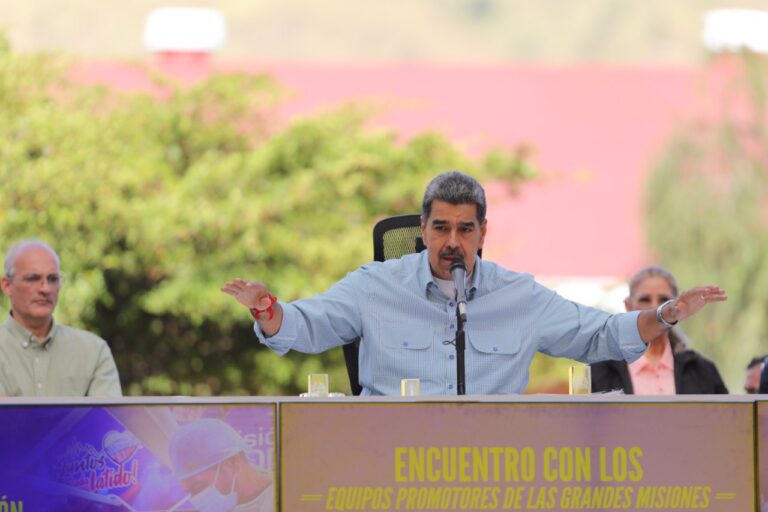 Maduro asevera que está “haciendo gestiones” para que deporten a Juan Guaidó