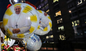 El papa Francisco sigue en estado crítico y presenta insuficiencia renal leve