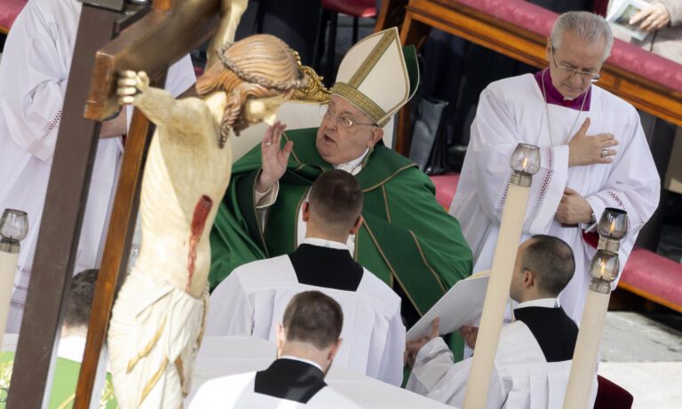 El Papa pide a los ejércitos del mundo callar las armas y escuchar el grito de la paz