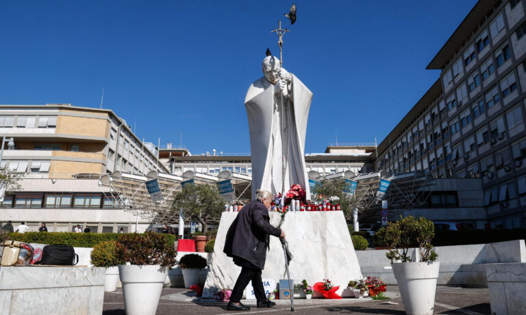 El papa Francisco descansa bien y el domingo solo se difundirá el texto del ángelus