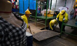 Alcaldía sanea drenajes pluviales del Callejón de los Pobres