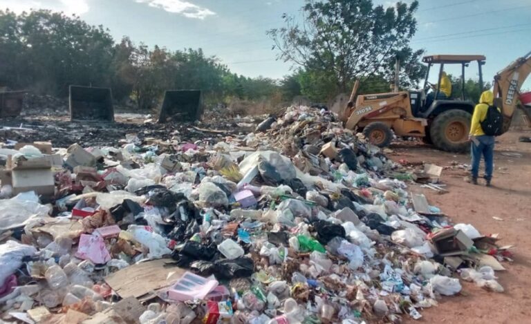 Alcaldía sanea 3 puntos críticos de desechos sólidos en Francisco Eugenio Bustamante