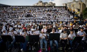 Más de 4.000 jóvenes músicos celebran en Caracas 50 años del Sistema de Orquestas